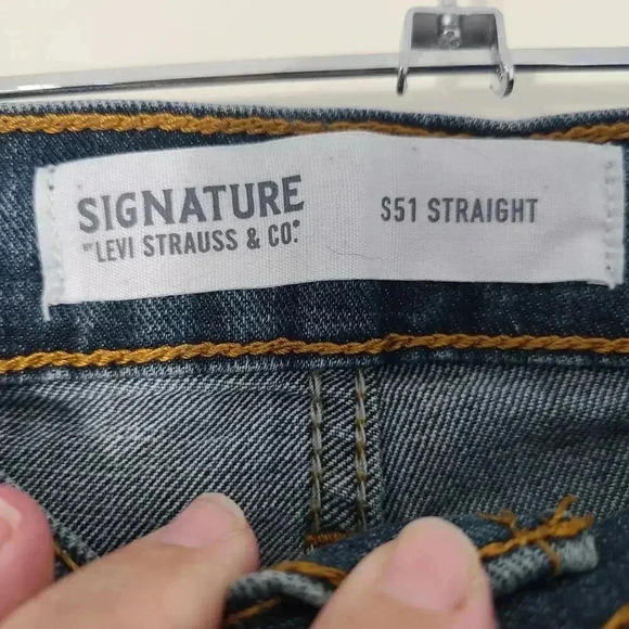 Levis Signature Straight Jeans S51 Casual Medium Wash Size 42/30 - Picture 4 of 9